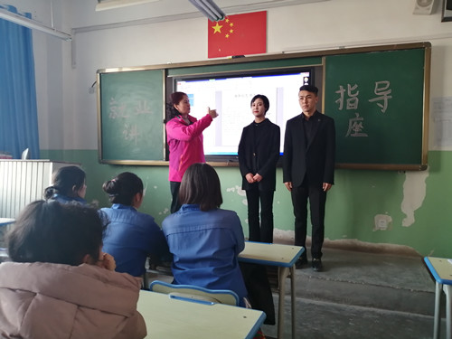 指导学生着装_副本 指导学生着装_副本
